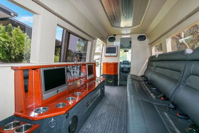 Juggle House Experiences - The Entertainer Limousine